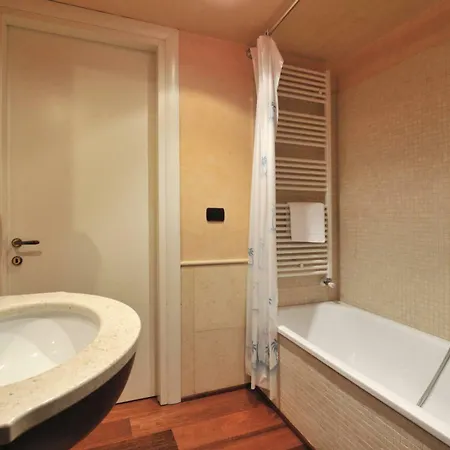 Castello Di Godego Sleeps 5 Wifi T248512 Venedig