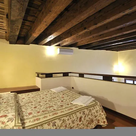 Castello Di Godego Sleeps 5 Wifi T248512 Lägenhet Venedig