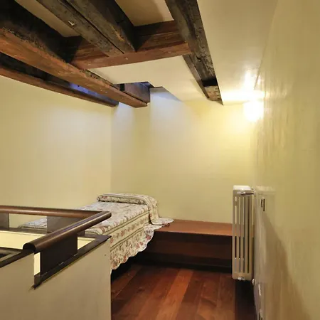 Castello Di Godego Sleeps 5 Wifi T248512