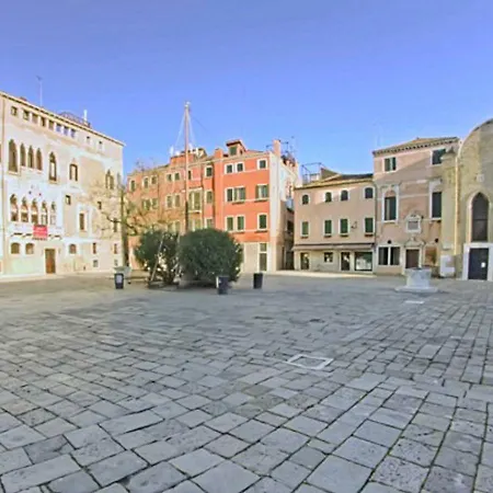Castello Di Godego Sleeps 5 Wifi T248512 Lägenhet *